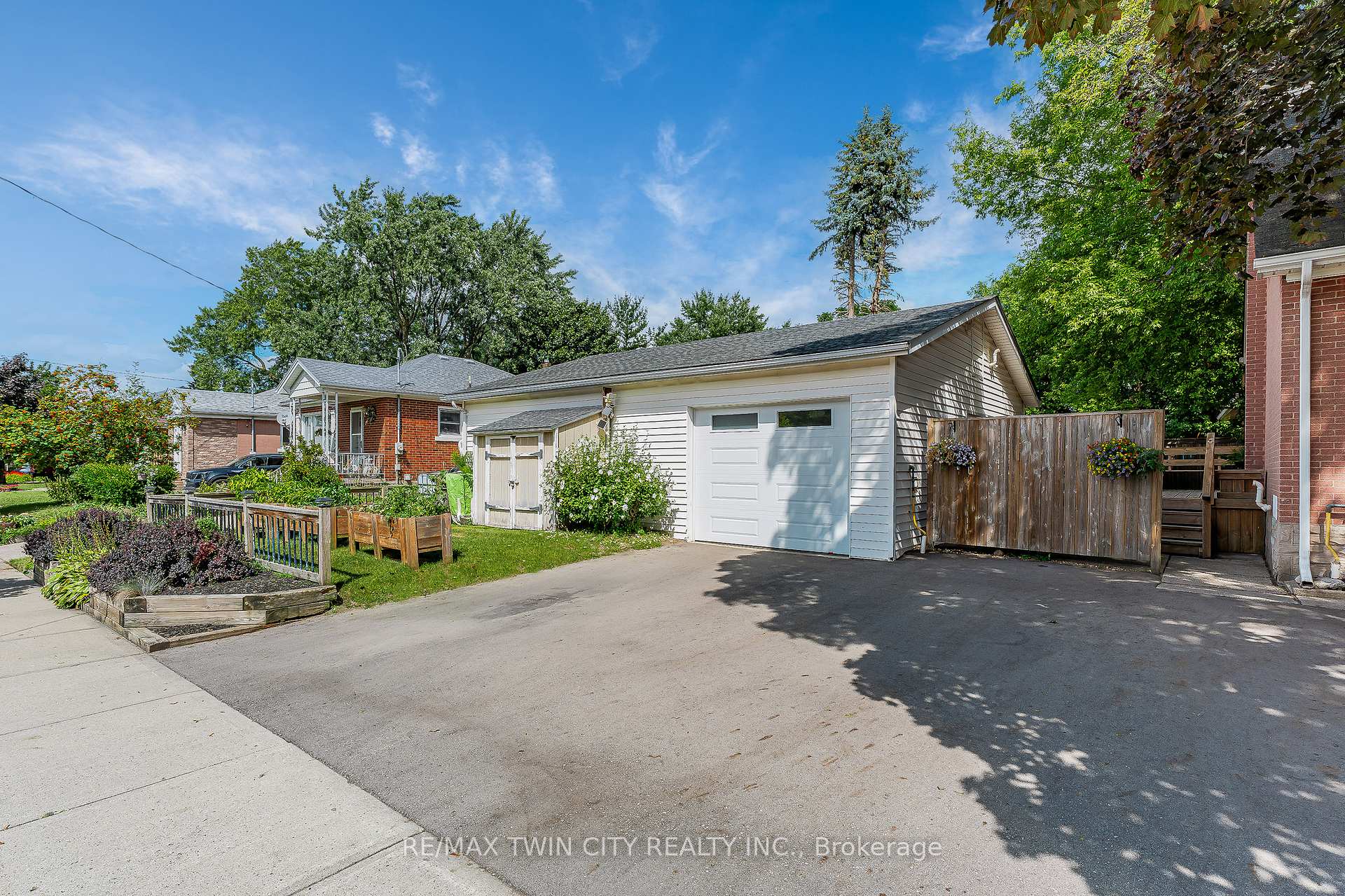 Photo 40 of 854 Guelph Street, Kitchener — HOMEH
