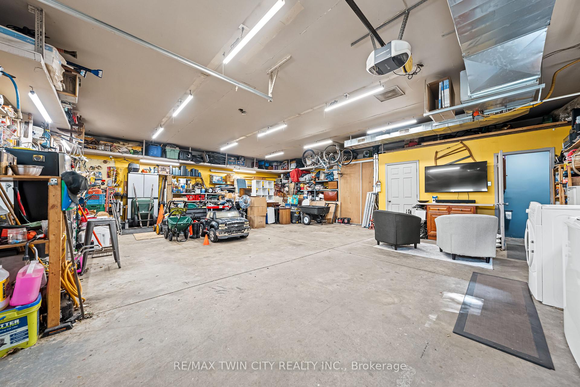 Photo 42 of 854 Guelph Street, Kitchener — HOMEH
