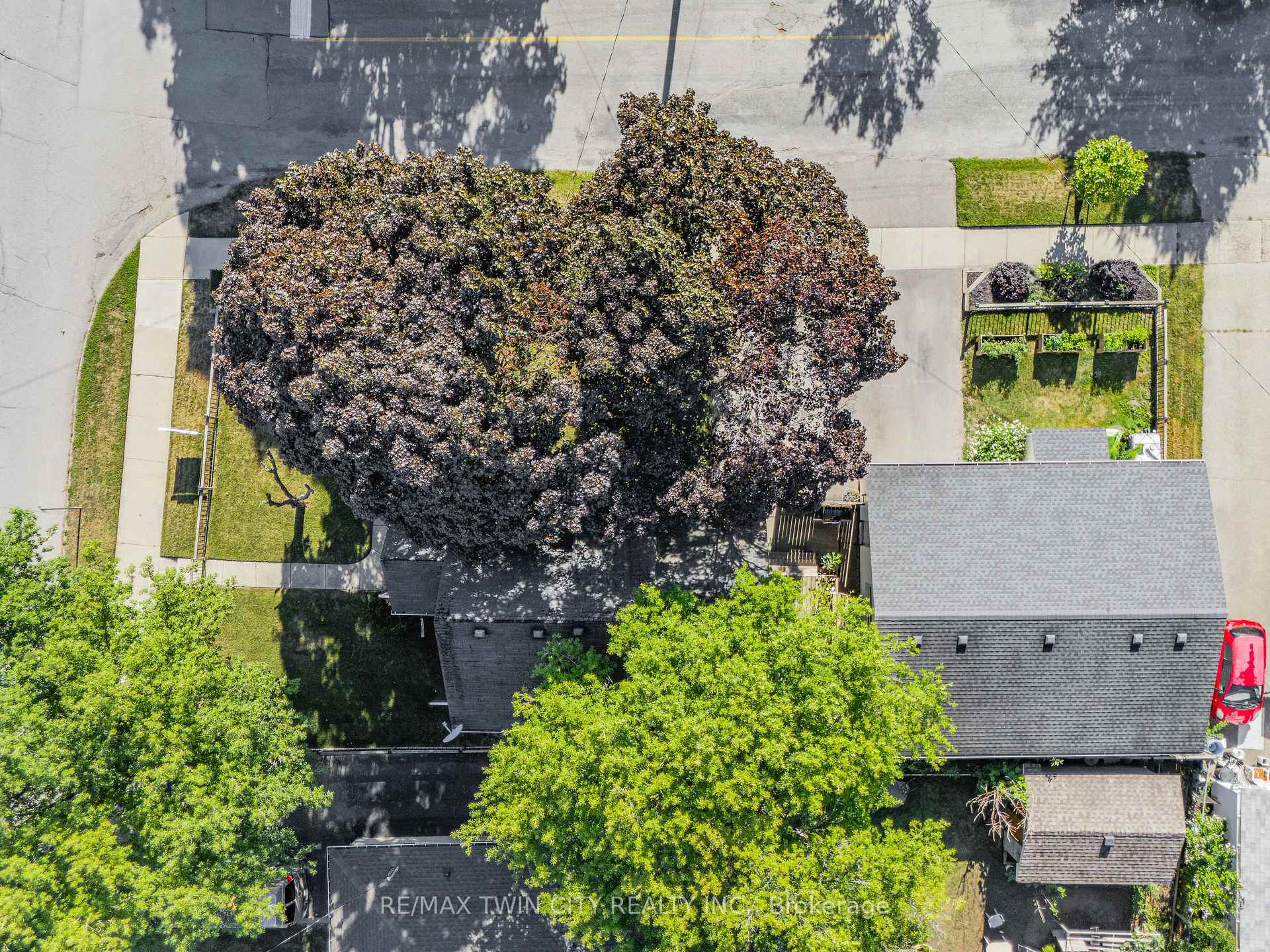 Photo 45 of 854 Guelph Street, Kitchener — HOMEH