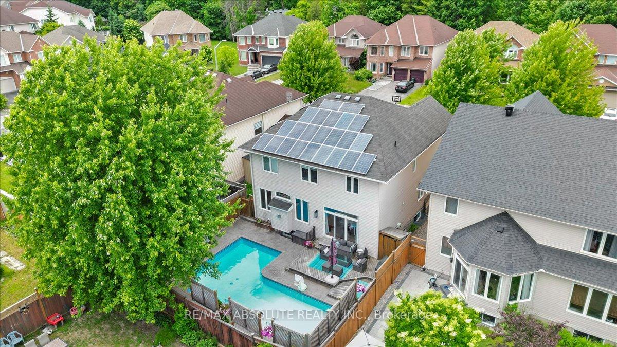 Photo 3 of 112 Muskego Crescent, Ottawa, Kanata - Morgan's Grant/South March — HOMEH