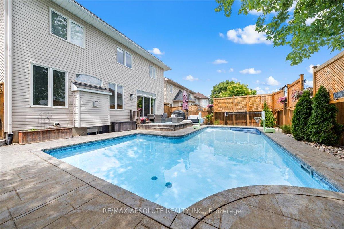 Photo 5 of 112 Muskego Crescent, Ottawa, Kanata - Morgan's Grant/South March — HOMEH