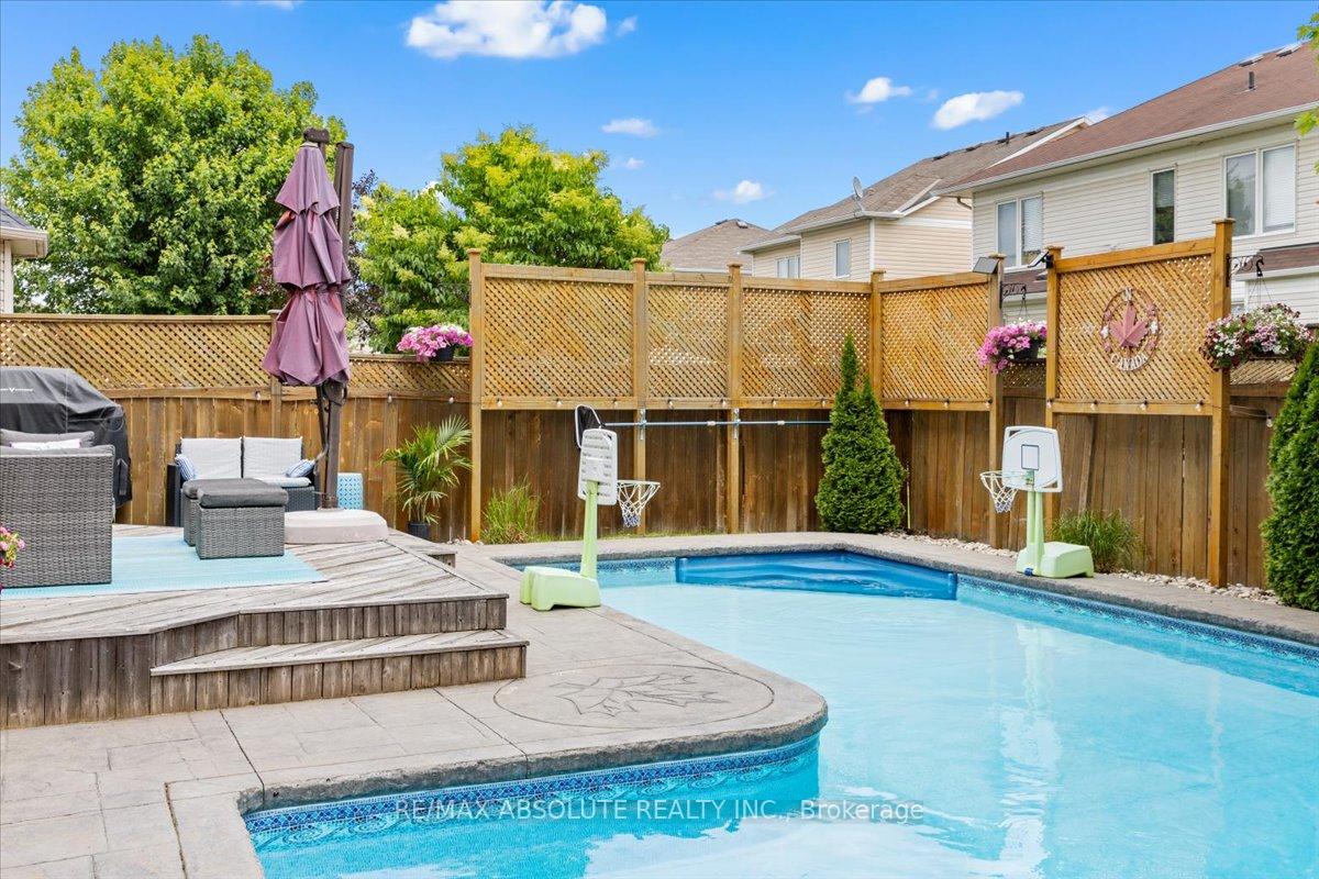 Photo 6 of 112 Muskego Crescent, Ottawa, Kanata - Morgan's Grant/South March — HOMEH