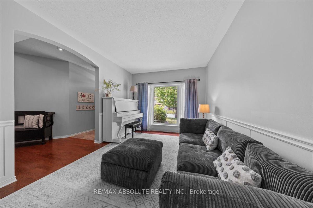 Photo 8 of 112 Muskego Crescent, Ottawa, Kanata - Morgan's Grant/South March — HOMEH