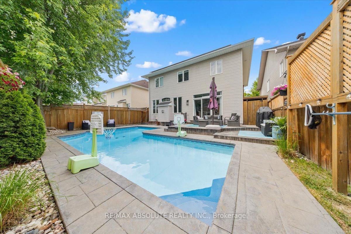 Photo 33 of 112 Muskego Crescent, Ottawa, Kanata - Morgan's Grant/South March — HOMEH
