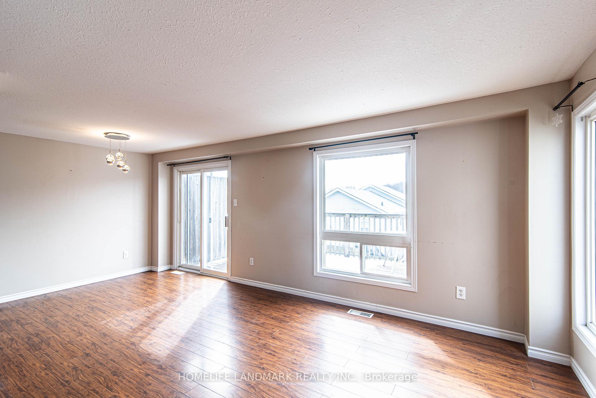 Photo 3 of 47 Foxglove Crescent, Kitchener — HOMEH