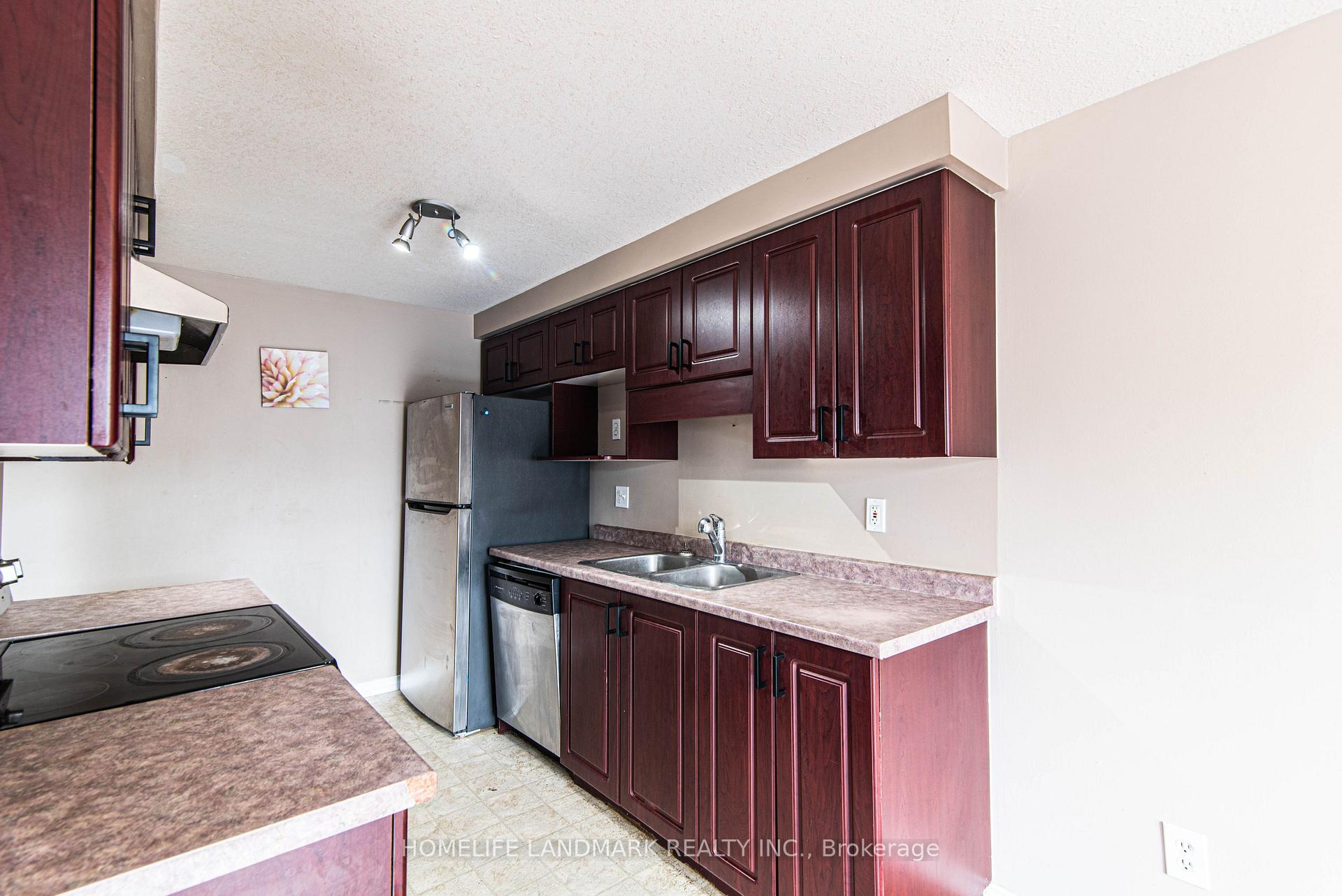 Photo 8 of 47 Foxglove Crescent, Kitchener — HOMEH