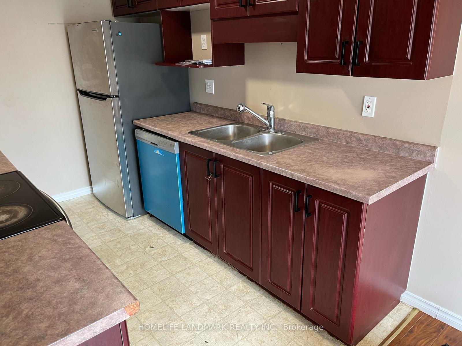 Photo 10 of 47 Foxglove Crescent, Kitchener — HOMEH