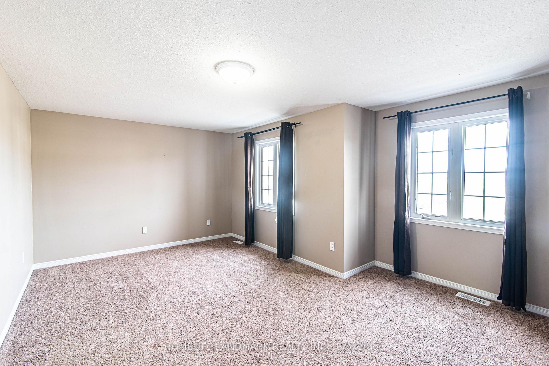 Photo 15 of 47 Foxglove Crescent, Kitchener — HOMEH