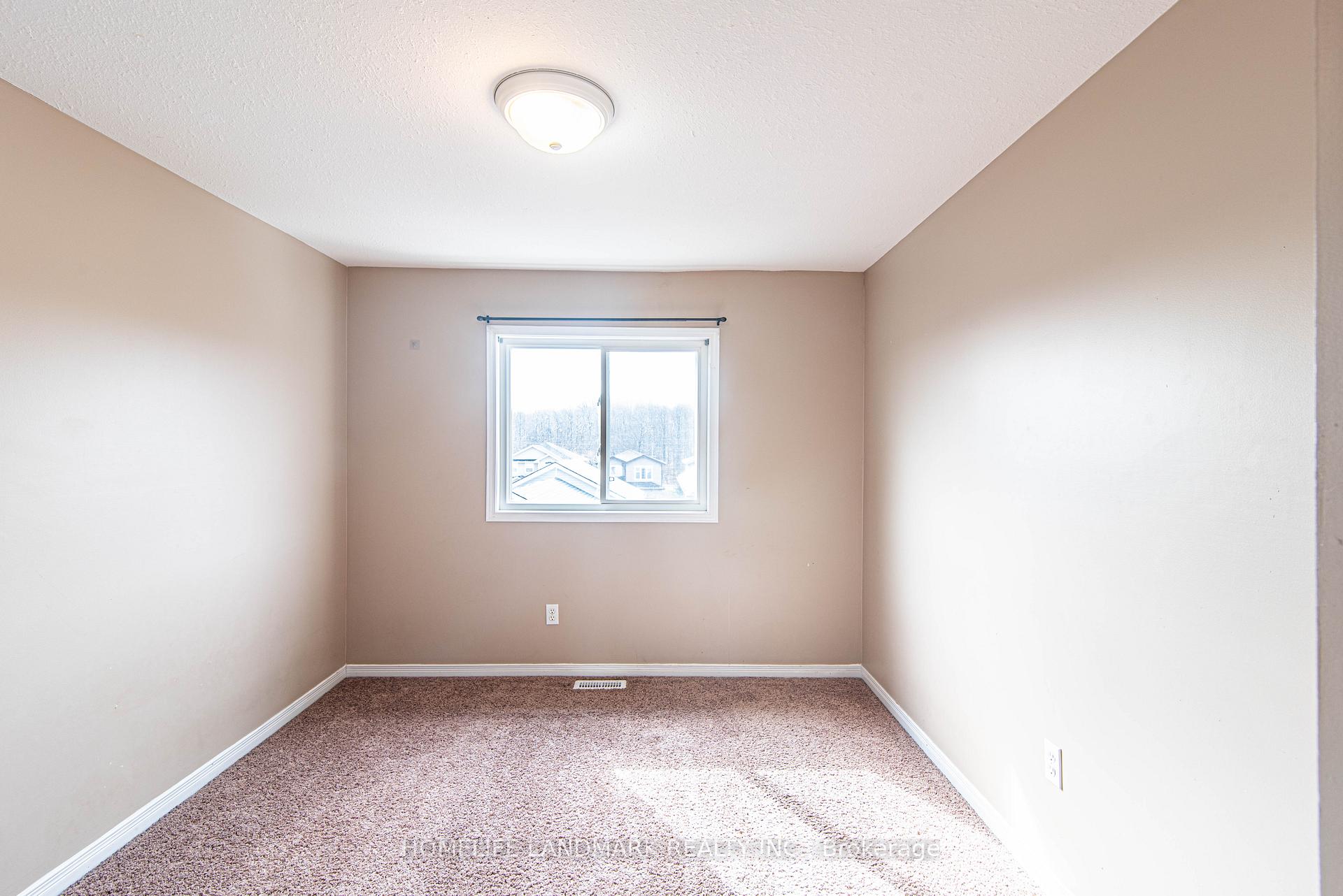 Photo 16 of 47 Foxglove Crescent, Kitchener — HOMEH