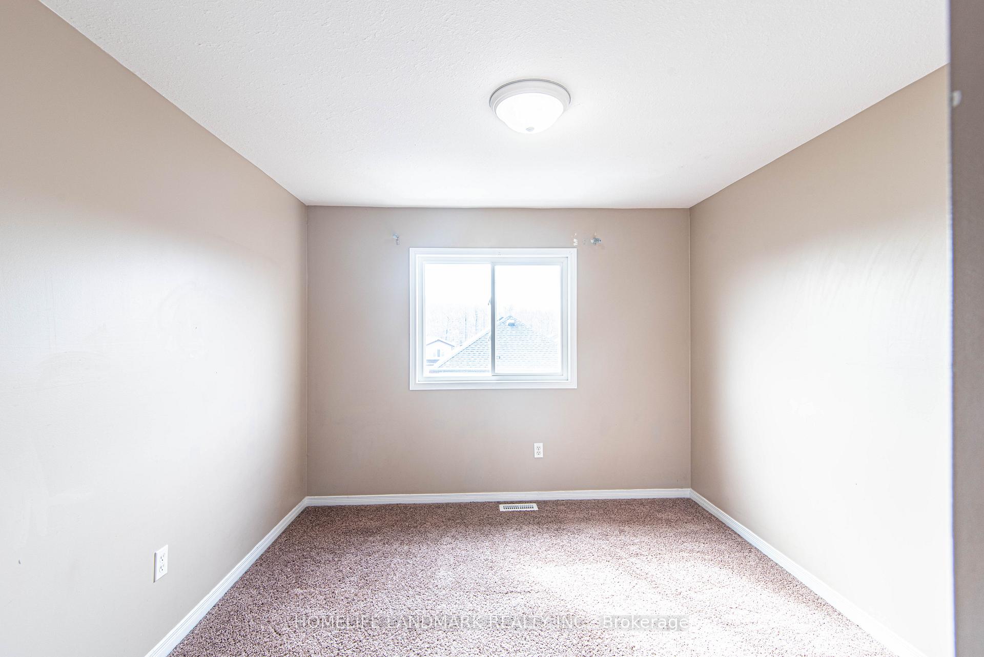 Photo 20 of 47 Foxglove Crescent, Kitchener — HOMEH