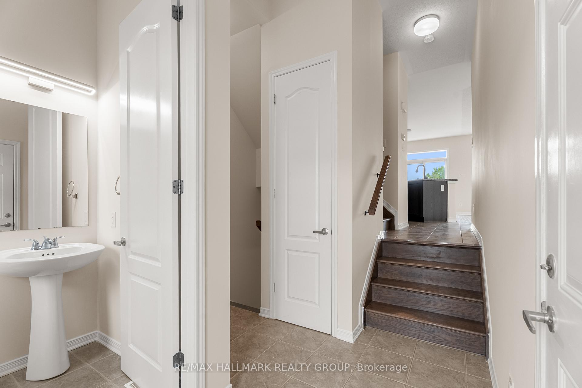 Photo 8 of 521 Radiant Private, Ottawa, Kanata - Emerald Meadows/Trailwest — HOMEH