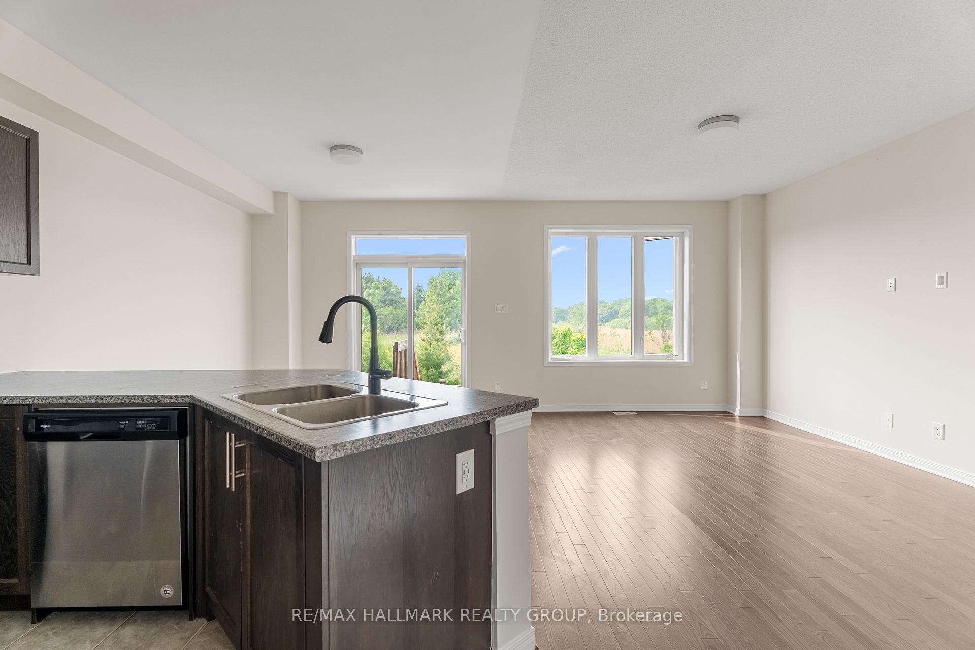 Photo 12 of 521 Radiant Private, Ottawa, Kanata - Emerald Meadows/Trailwest — HOMEH
