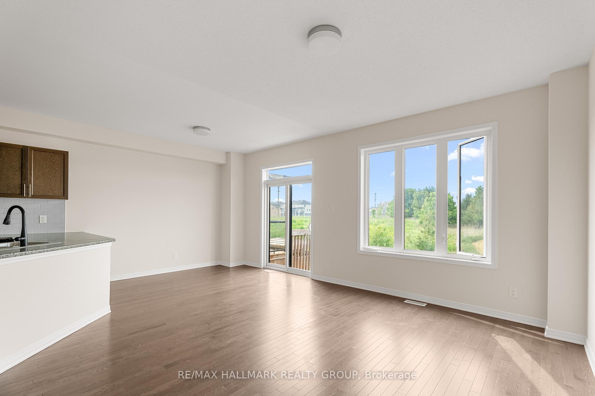 Photo 13 of 521 Radiant Private, Ottawa, Kanata - Emerald Meadows/Trailwest — HOMEH
