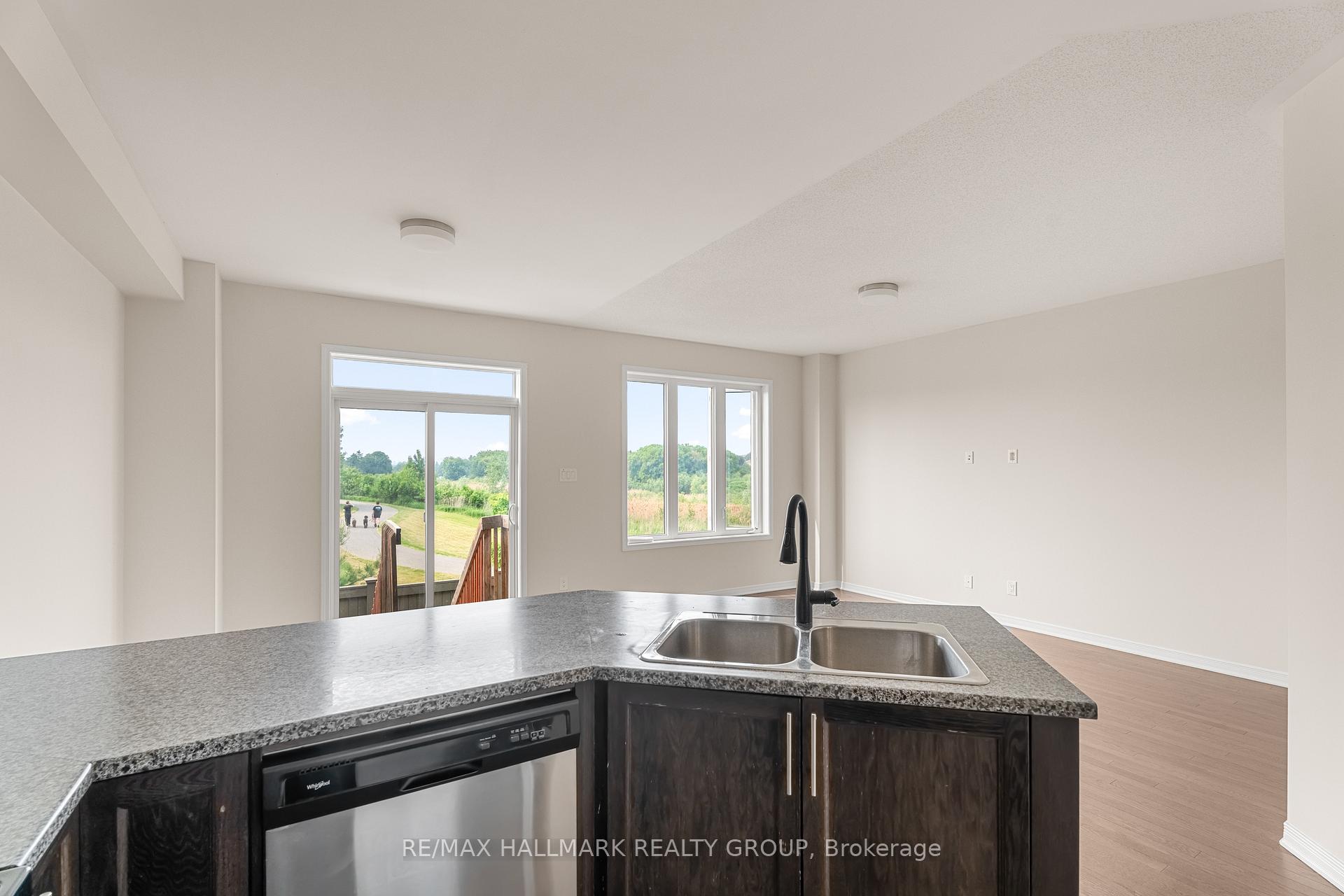 Photo 16 of 521 Radiant Private, Ottawa, Kanata - Emerald Meadows/Trailwest — HOMEH