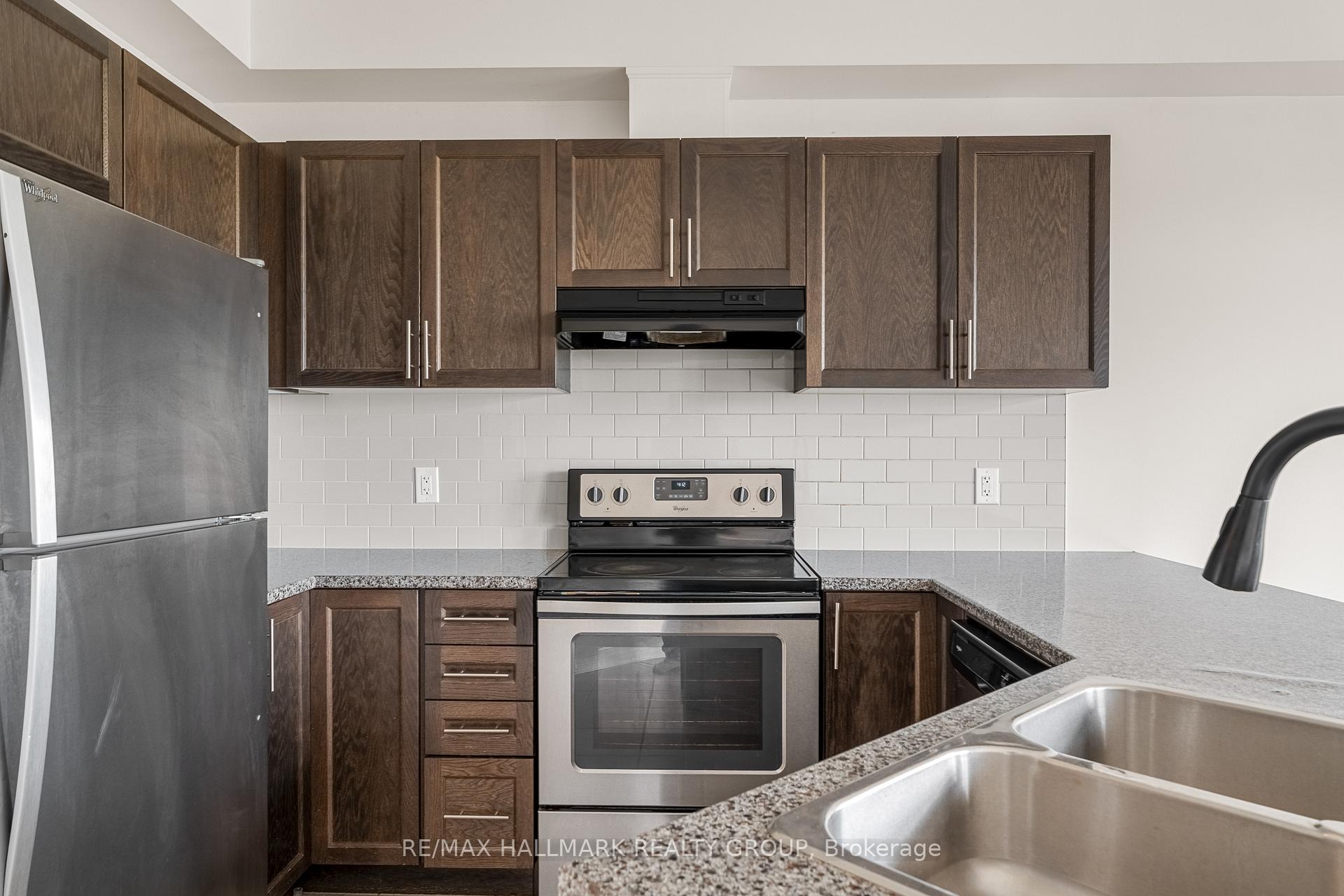 Photo 18 of 521 Radiant Private, Ottawa, Kanata - Emerald Meadows/Trailwest — HOMEH