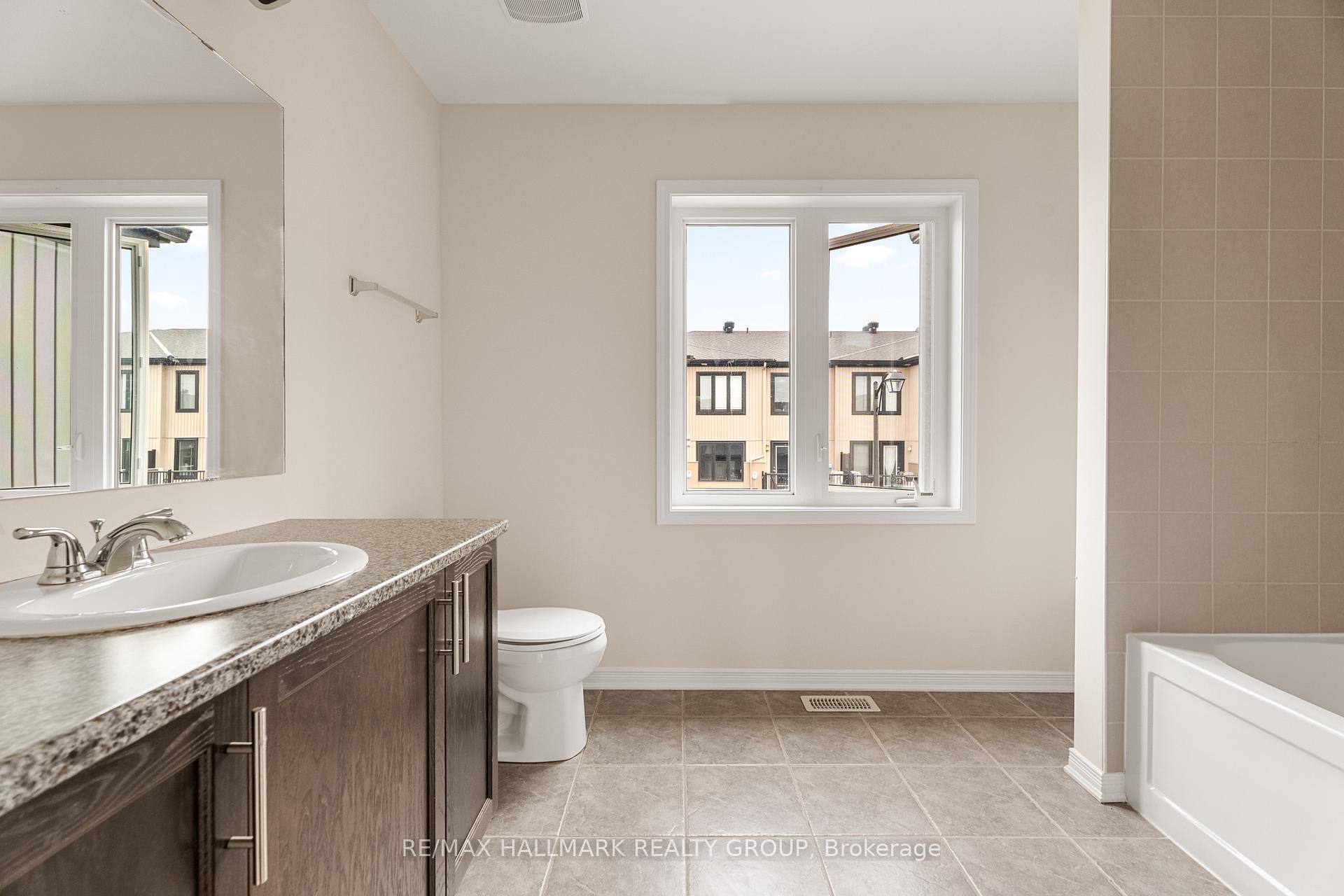 Photo 29 of 521 Radiant Private, Ottawa, Kanata - Emerald Meadows/Trailwest — HOMEH