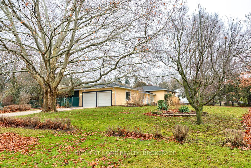 Photo 1 of 10 Marquette Drive W, Kitchener — HOMEH