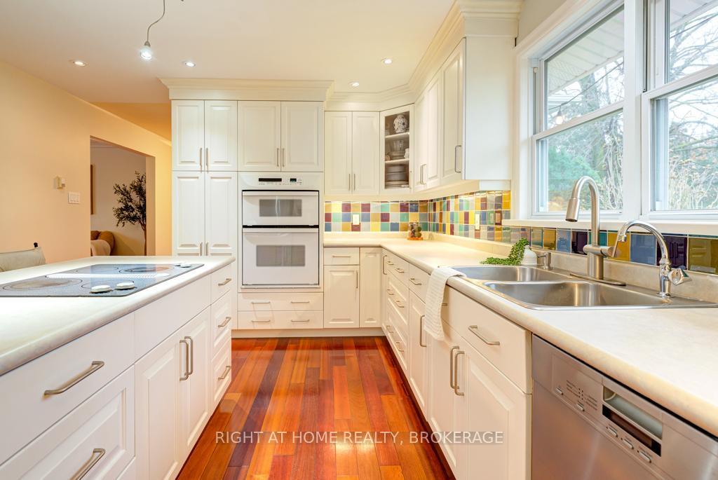 Photo 8 of 10 Marquette Drive W, Kitchener — HOMEH