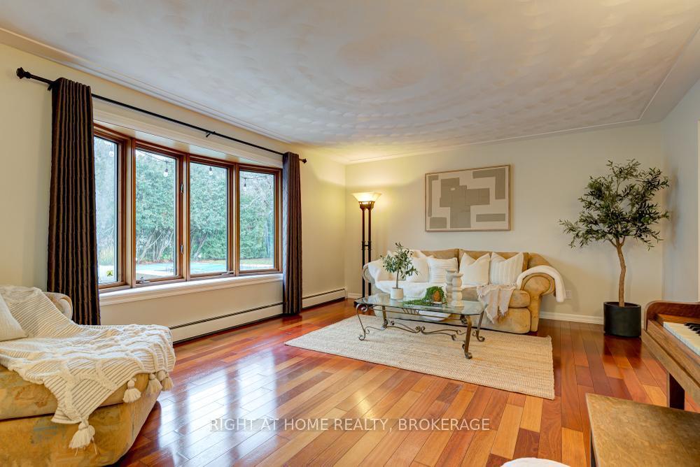 Photo 11 of 10 Marquette Drive W, Kitchener — HOMEH