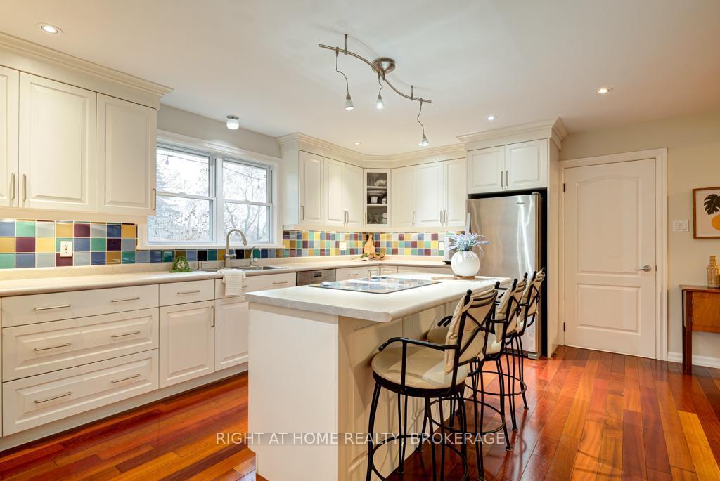 Photo 13 of 10 Marquette Drive W, Kitchener — HOMEH