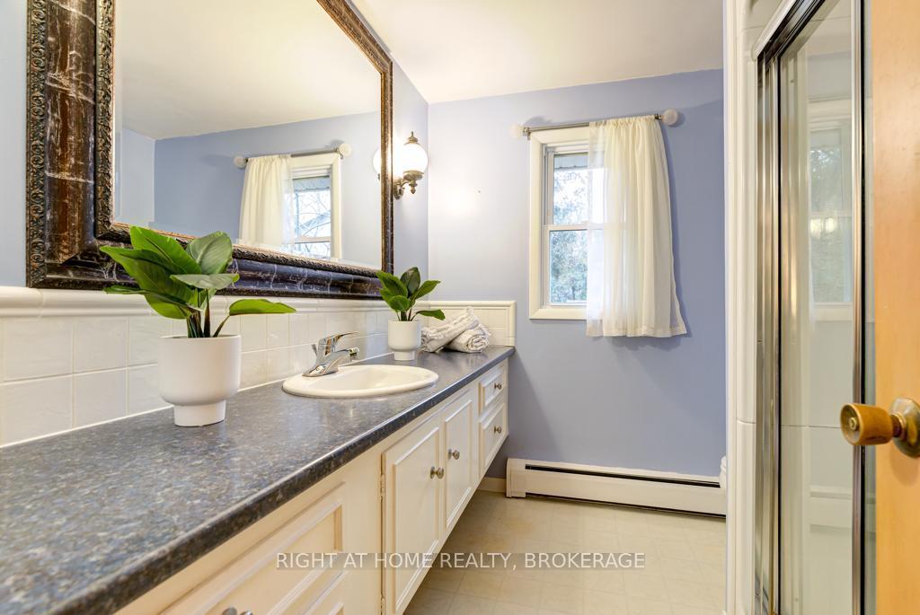 Photo 21 of 10 Marquette Drive W, Kitchener — HOMEH
