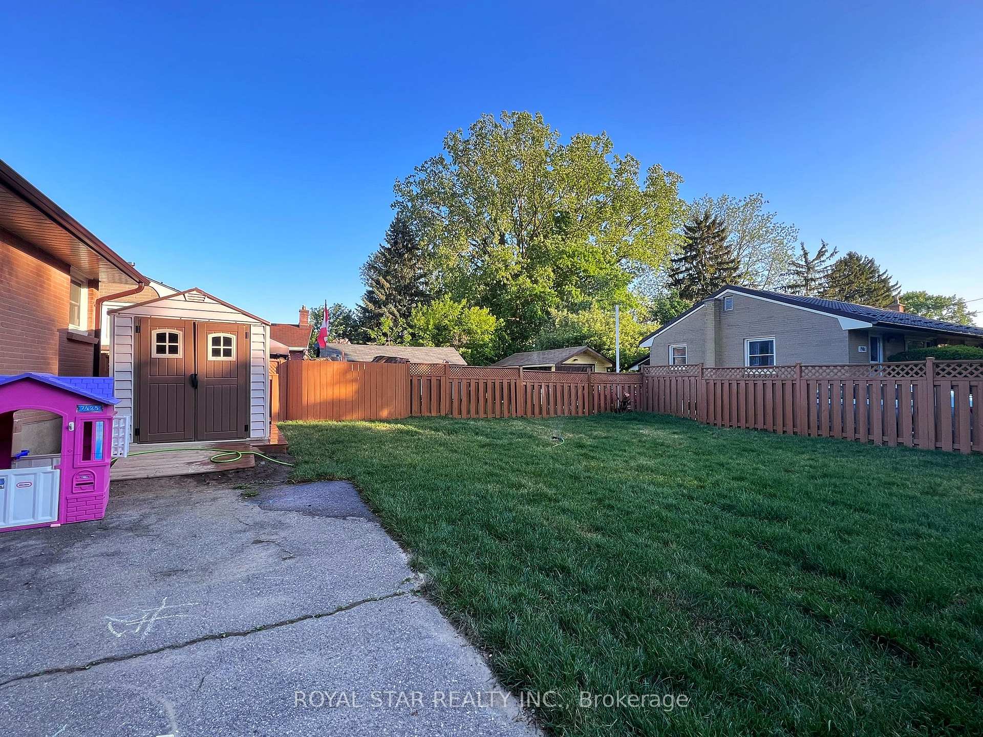 Photo 7 of 527 Clarke Road, London, East H — HOMEH
