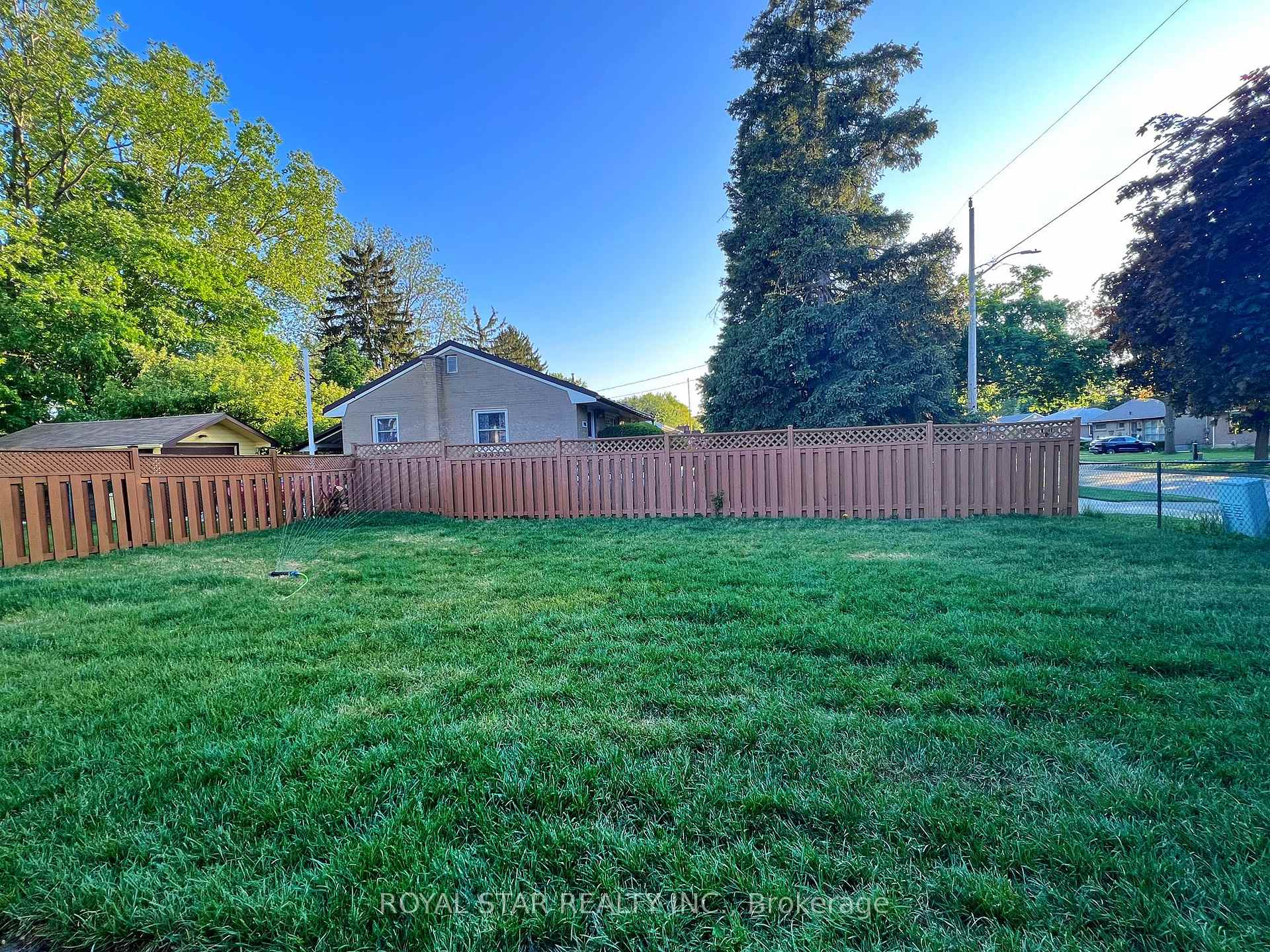 Photo 9 of 527 Clarke Road, London, East H — HOMEH