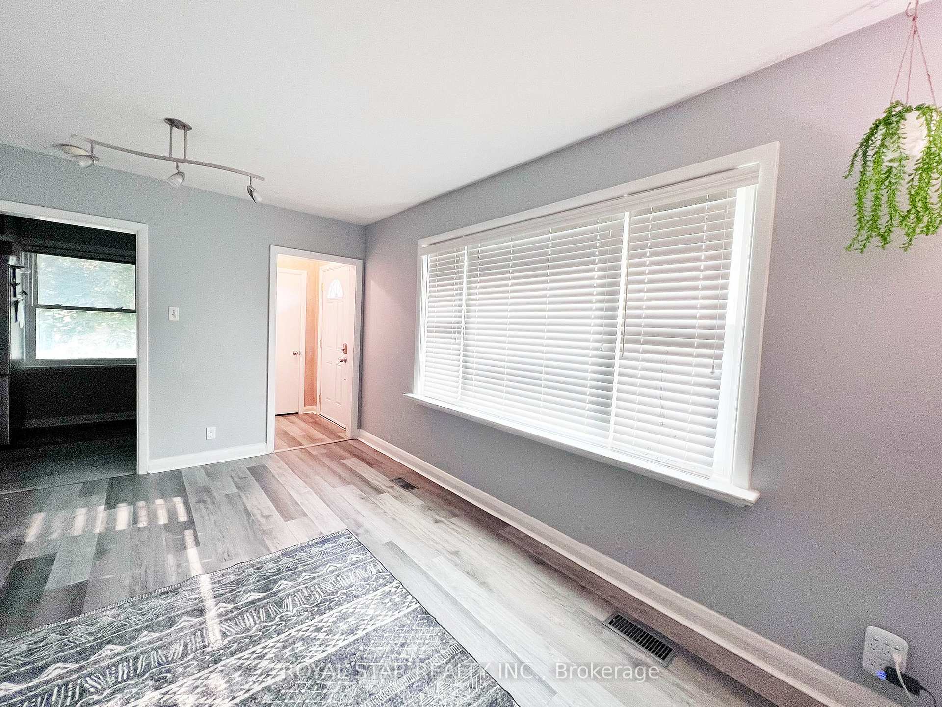 Photo 17 of 527 Clarke Road, London, East H — HOMEH