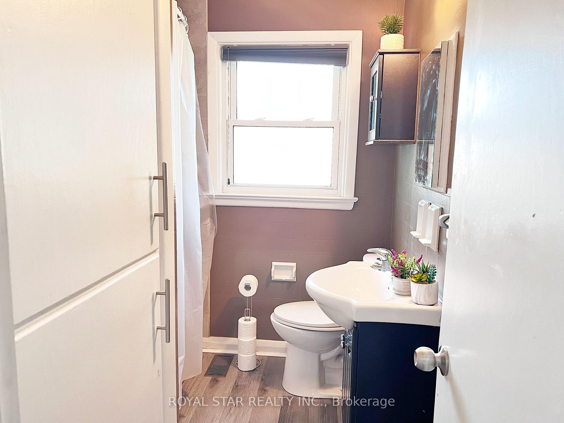 Photo 18 of 527 Clarke Road, London, East H — HOMEH
