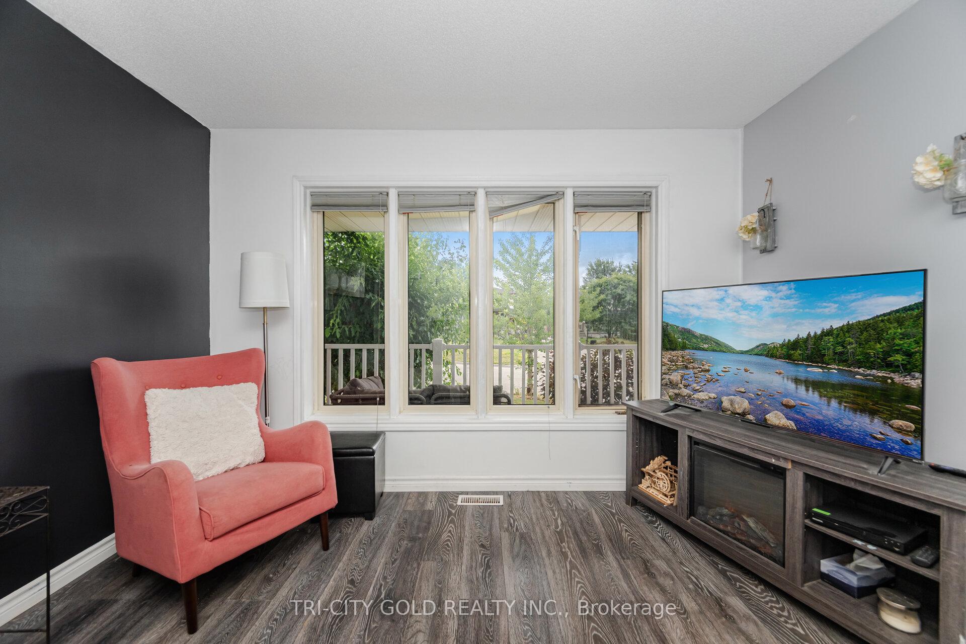 Photo 6 of 20 Rauch Court, Kitchener — HOMEH