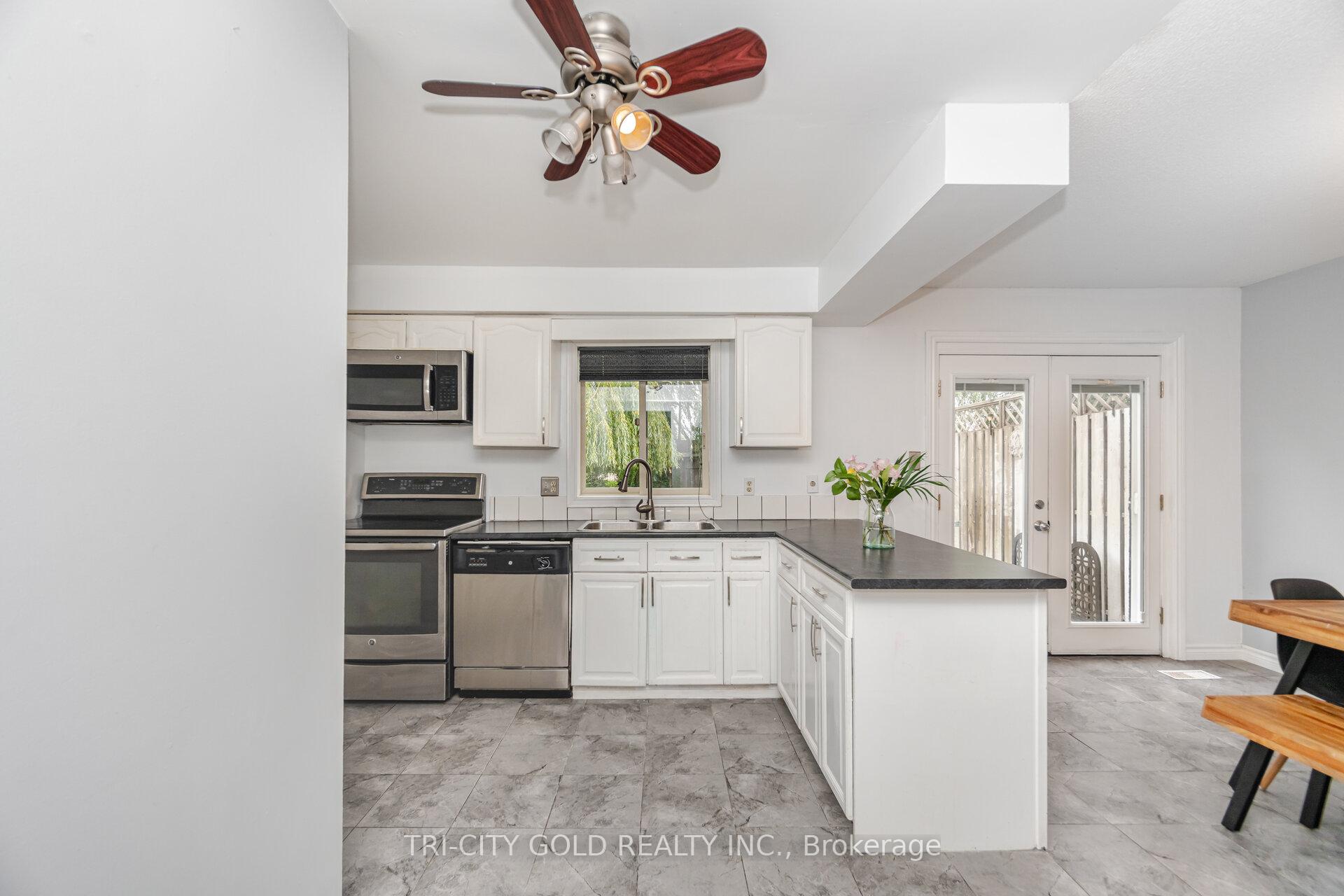Photo 7 of 20 Rauch Court, Kitchener — HOMEH