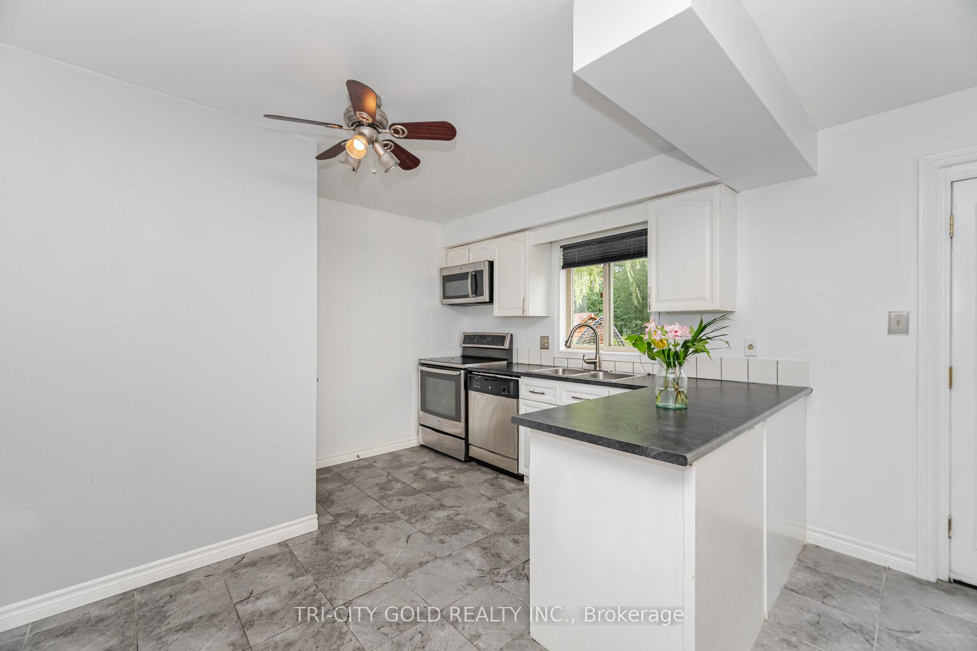 Photo 8 of 20 Rauch Court, Kitchener — HOMEH