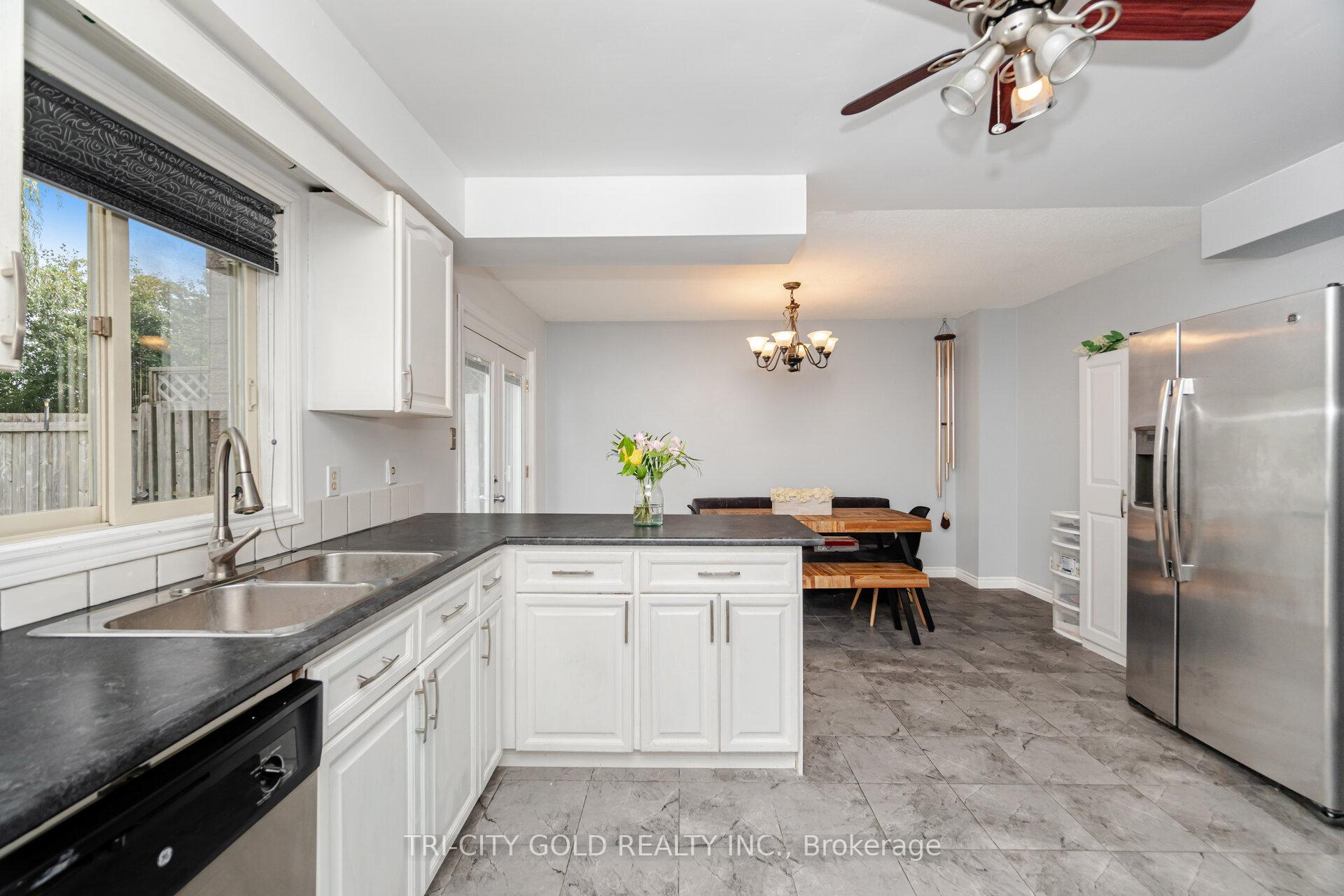 Photo 9 of 20 Rauch Court, Kitchener — HOMEH