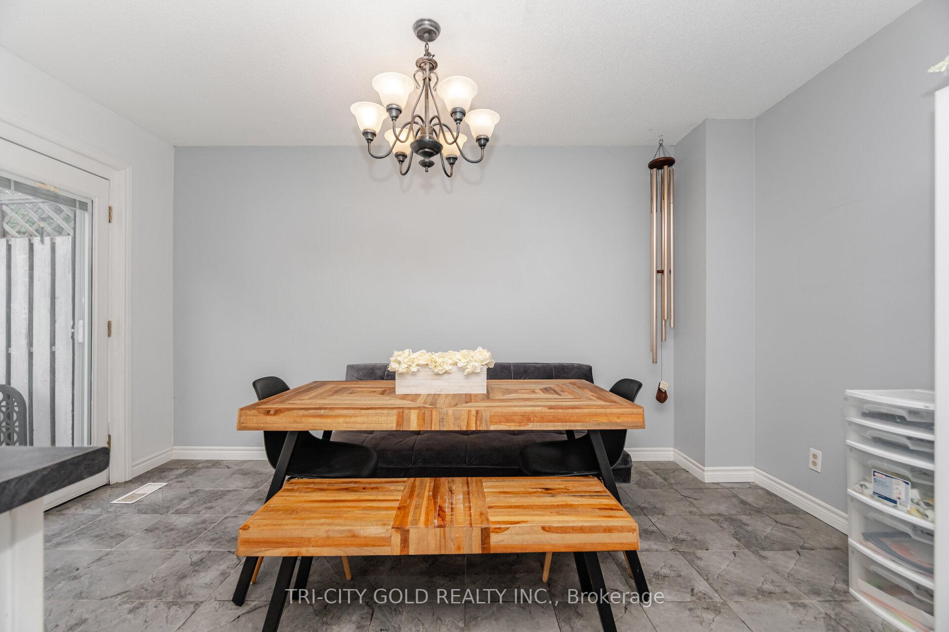 Photo 12 of 20 Rauch Court, Kitchener — HOMEH
