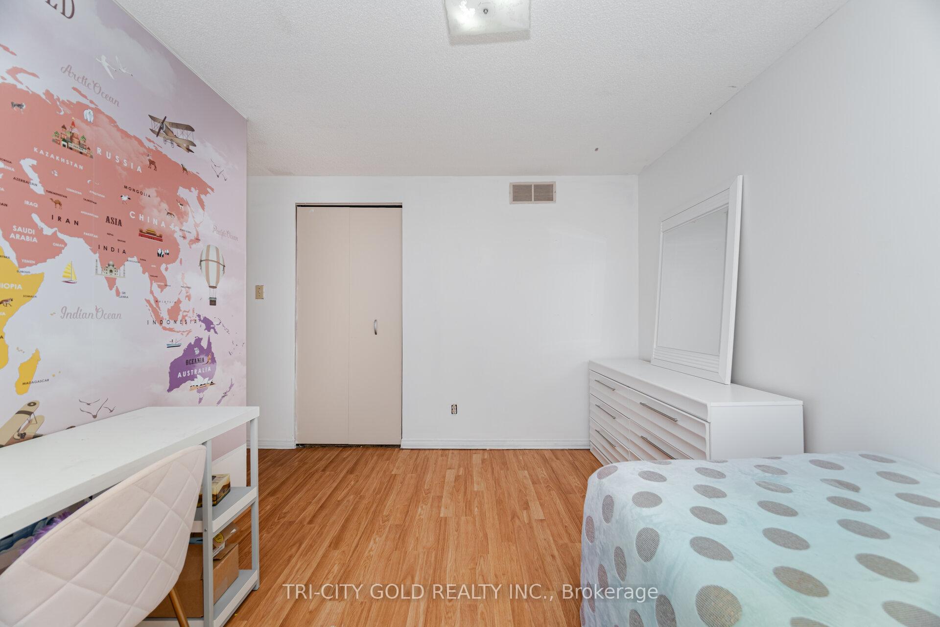 Photo 23 of 20 Rauch Court, Kitchener — HOMEH