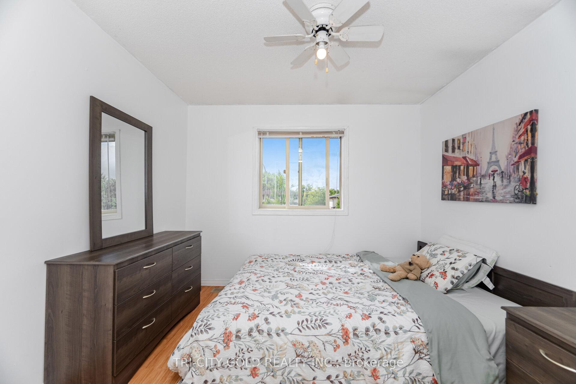 Photo 24 of 20 Rauch Court, Kitchener — HOMEH