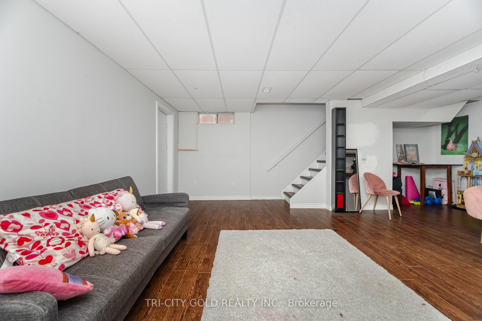 Photo 31 of 20 Rauch Court, Kitchener — HOMEH