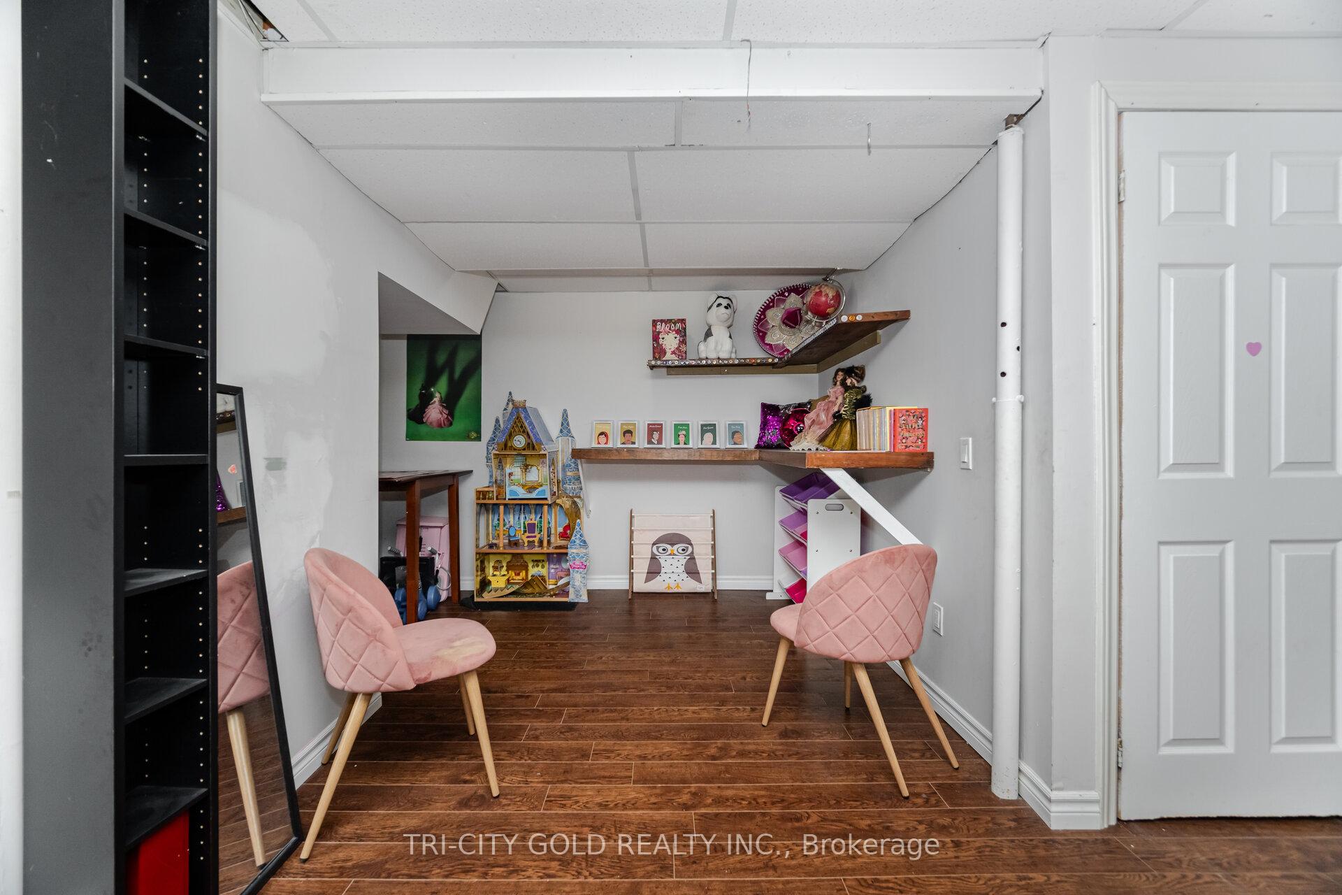 Photo 32 of 20 Rauch Court, Kitchener — HOMEH