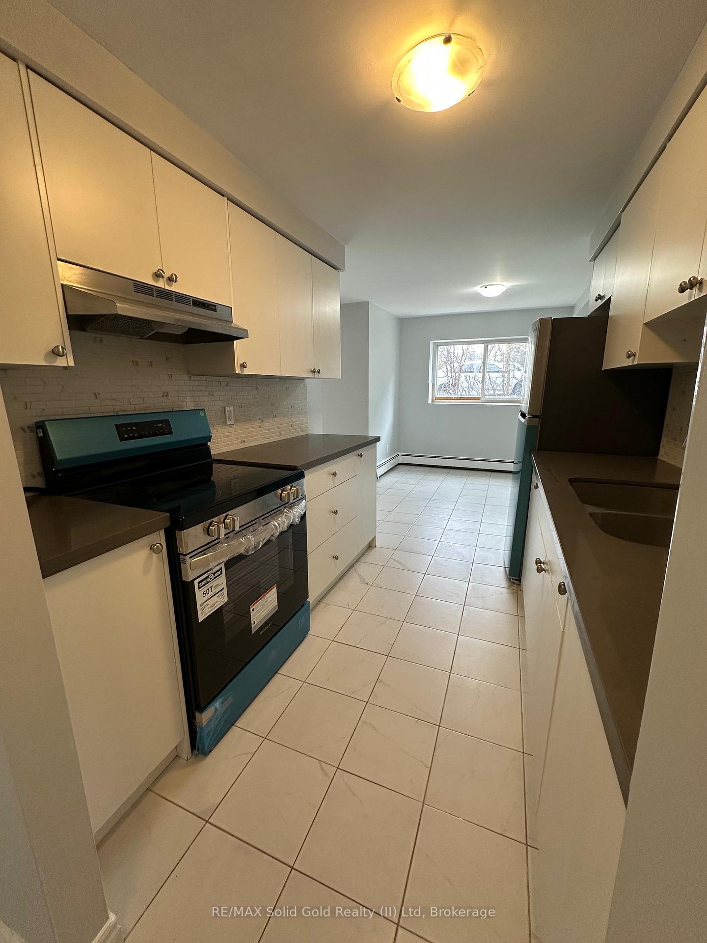 Photo 3 of Unit 4, 15 Mowat Boulevard, Kitchener — HOMEH