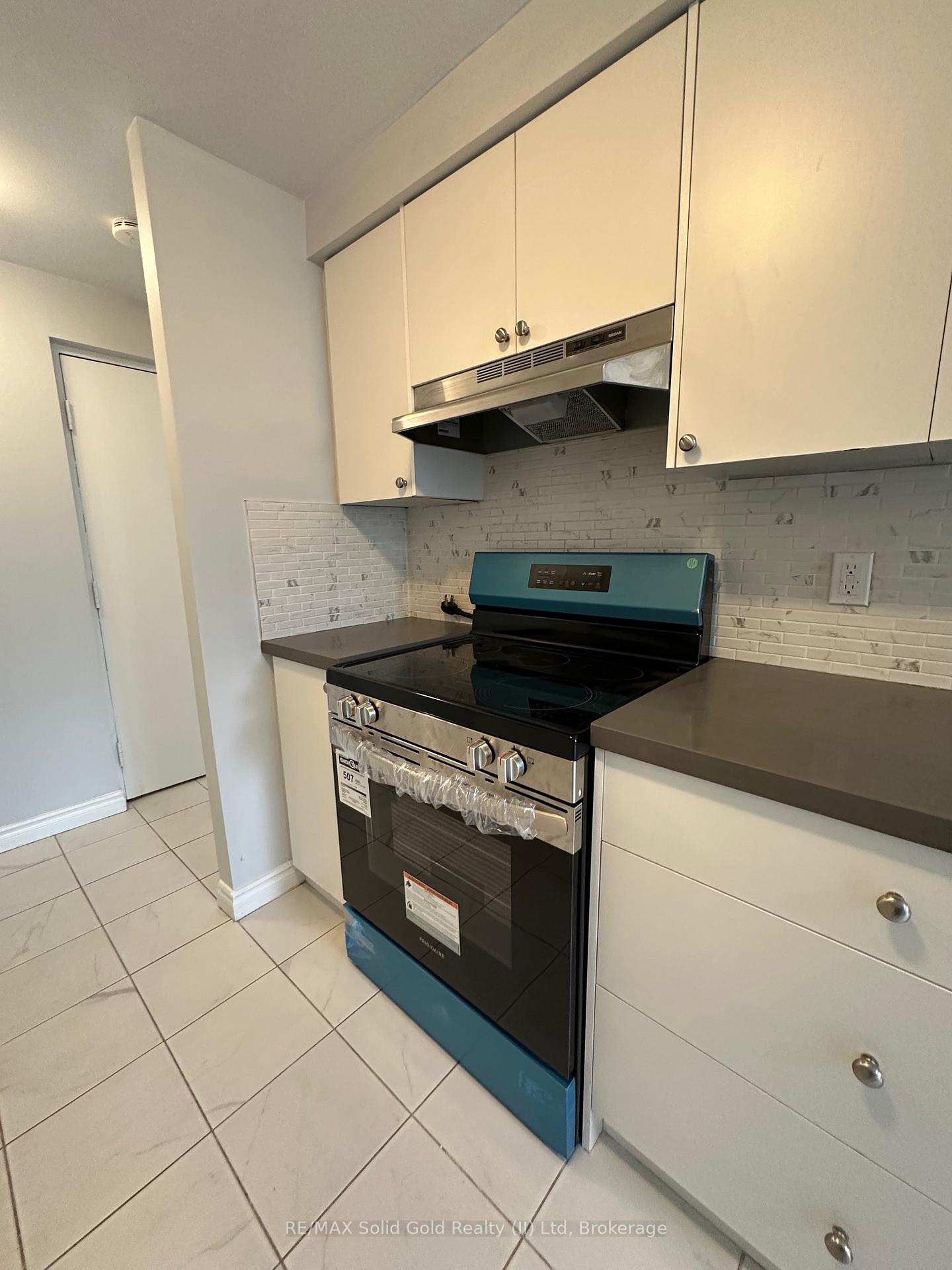 Photo 4 of Unit 4, 15 Mowat Boulevard, Kitchener — HOMEH