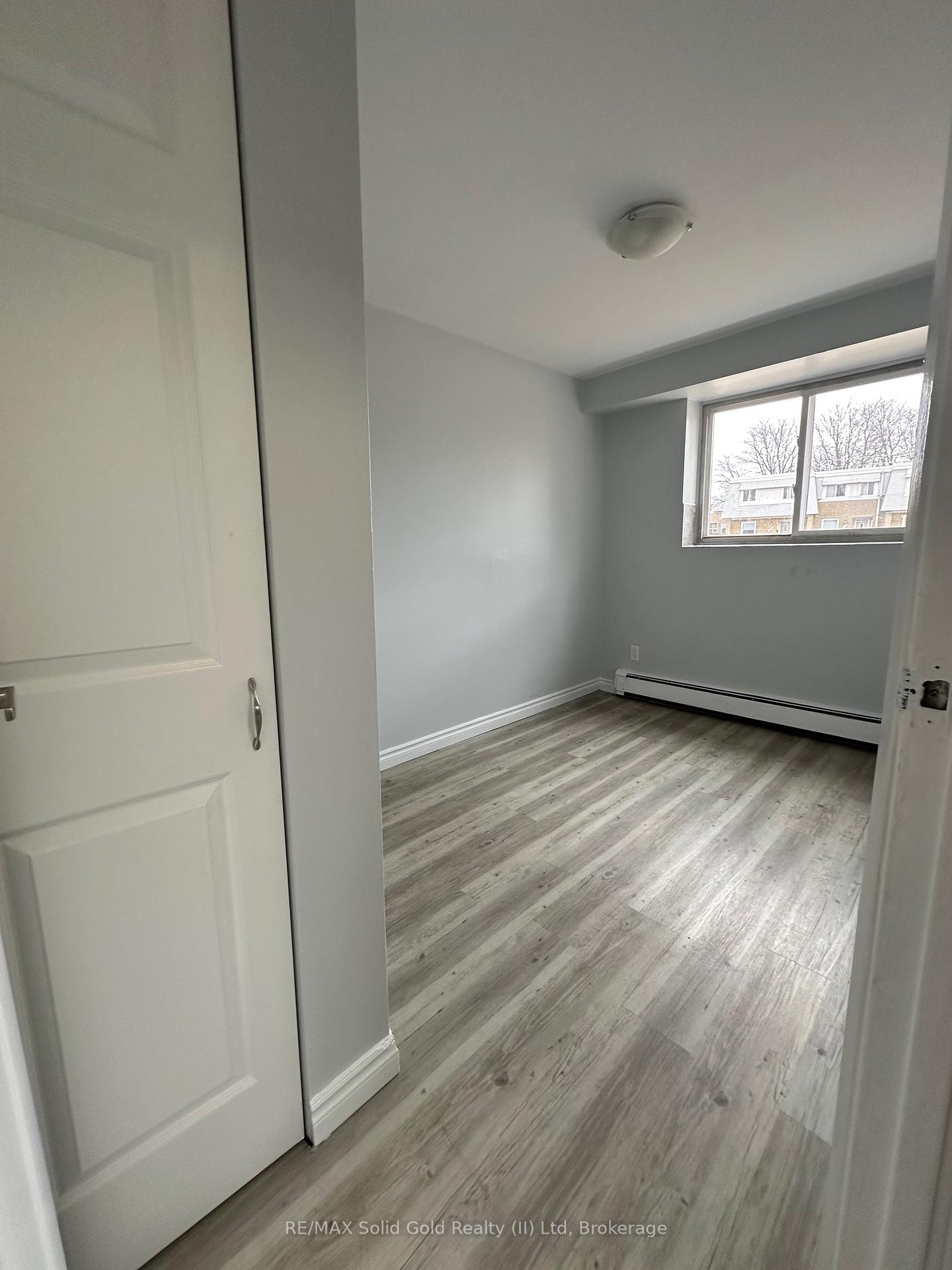 Photo 11 of Unit 4, 15 Mowat Boulevard, Kitchener — HOMEH