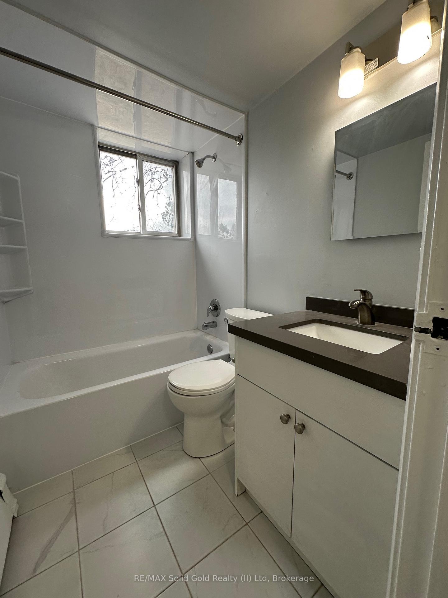 Photo 12 of Unit 4, 15 Mowat Boulevard, Kitchener — HOMEH