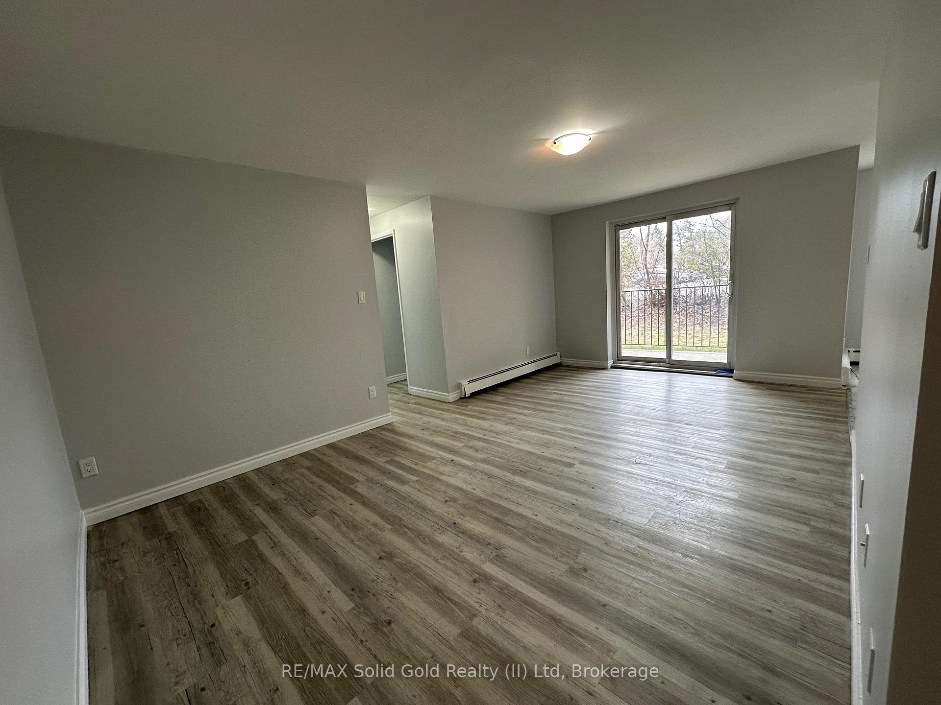 Photo 14 of Unit 4, 15 Mowat Boulevard, Kitchener — HOMEH