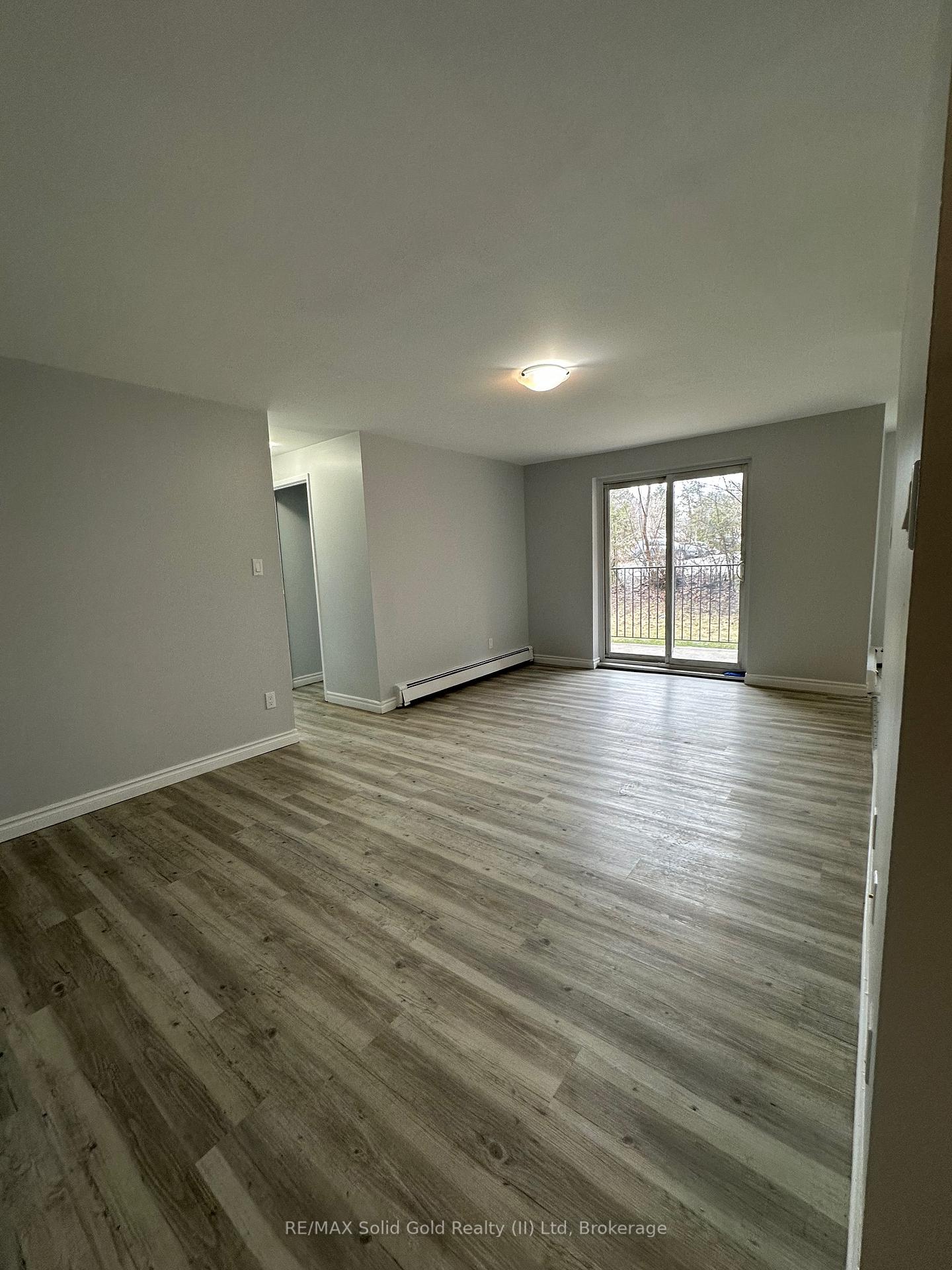 Photo 15 of Unit 4, 15 Mowat Boulevard, Kitchener — HOMEH