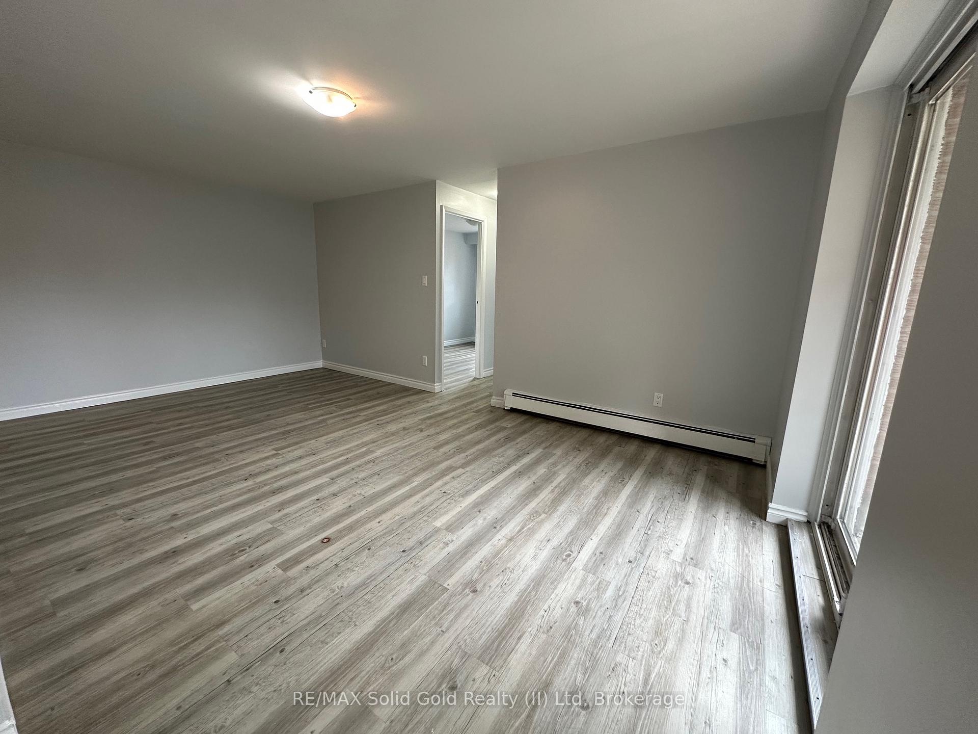 Photo 18 of Unit 4, 15 Mowat Boulevard, Kitchener — HOMEH