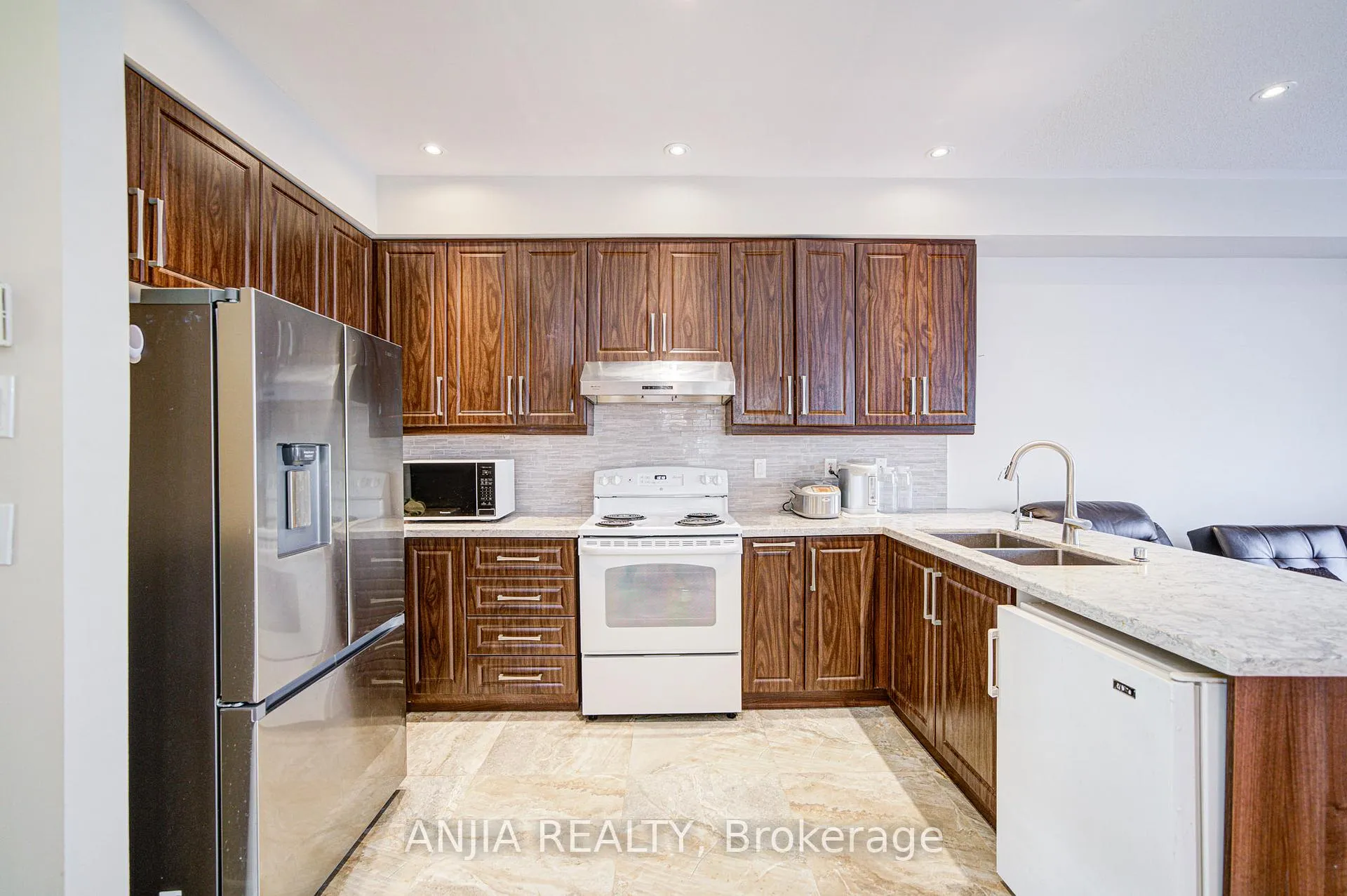 Photo 15 of 10 Wingrove Street, Markham, Wismer — HOMEH