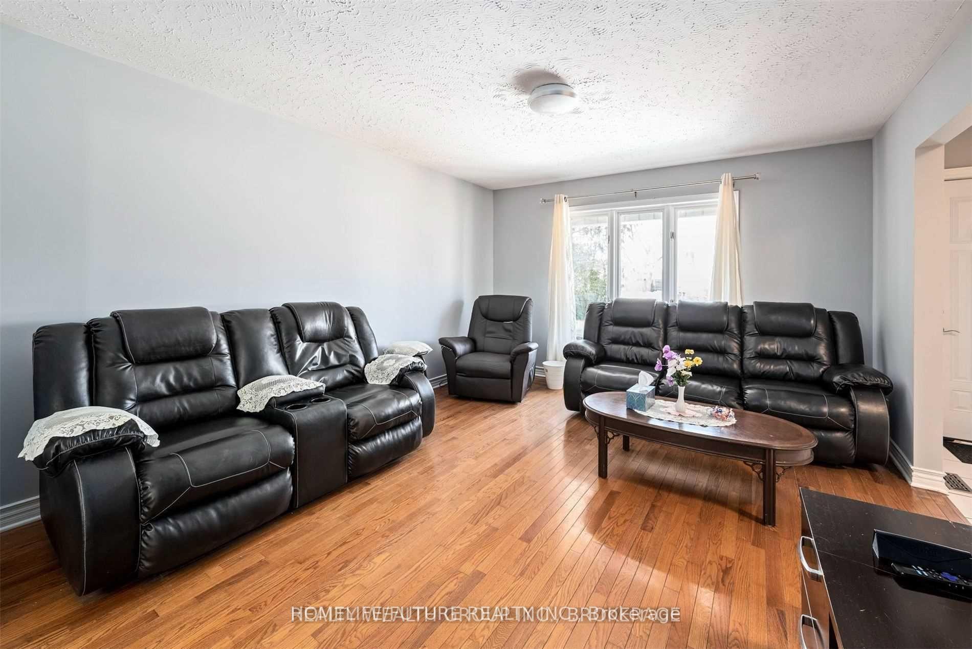Photo 2 of 154 Sanders Street, London, East M — HOMEH