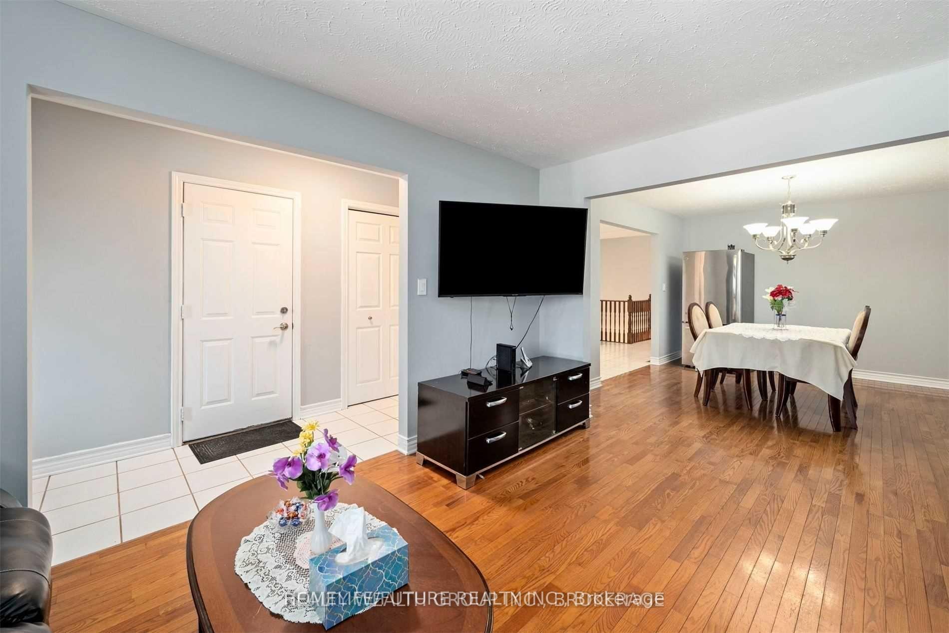 Photo 3 of 154 Sanders Street, London, East M — HOMEH