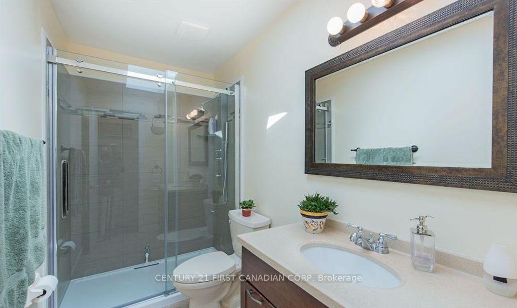 Photo 7 of 352 Ardsley Crescent, London, North I — HOMEH