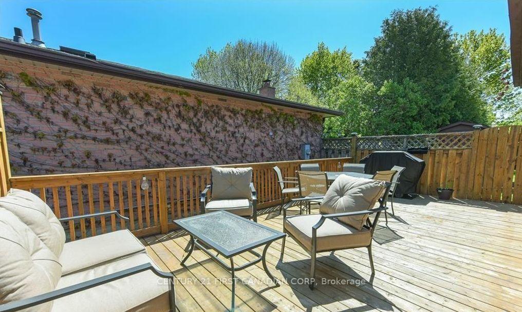 Photo 11 of 352 Ardsley Crescent, London, North I — HOMEH